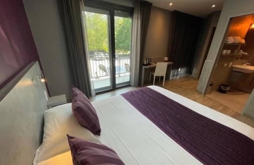 Mantry Hotel | Logis Hôtel La Fontaine