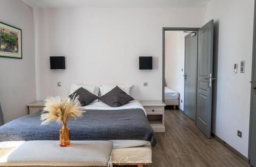 Puy-Saint-Martin Hotel | Logis hôtel le Champ De Mars