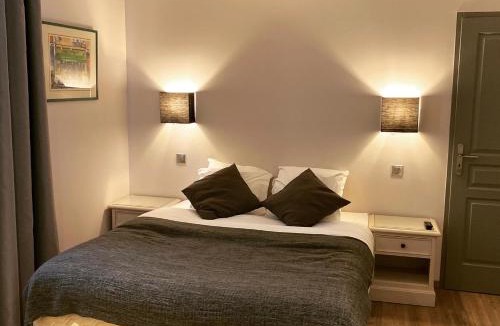 Puy-Saint-Martin Hotel | Logis hôtel le Champ De Mars