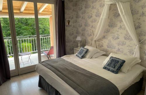 Crestet Hotel | Logis Hôtel le Mas d'Hélène