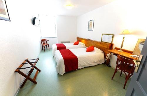 Allanche Hotel | Logis Hôtel Le Relais Des Remparts