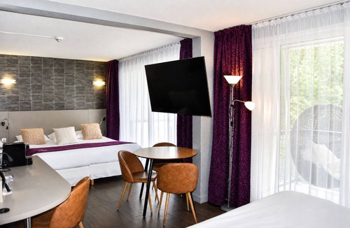Aix-les-Bains Hotel | Logis Hôtel & Spa Marina d'Adelphia