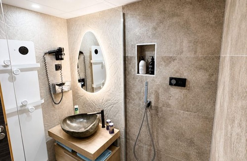 Aix-les-Bains Hotel | Logis Hôtel & Spa Marina d'Adelphia