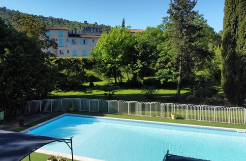 Mollans-sur-Ouveze Hotel | Logis Hôtels Le Saint Marc