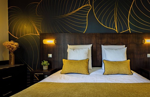 Semur-en-Auxois Hotel | Logis Hostellerie d’Aussois