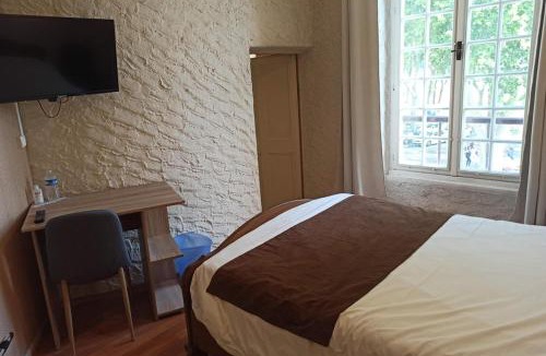 Tournon-sur-Rhone Hotel | Logis Hotel Restaurant La Chaumière