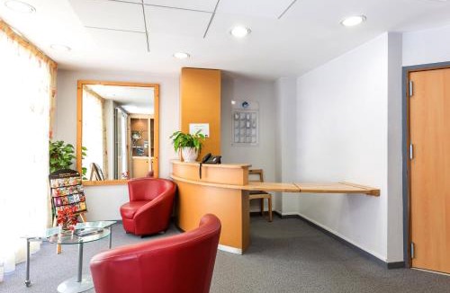 Yssingeaux Hotel | Logis Hotel Restaurant Le Cygne