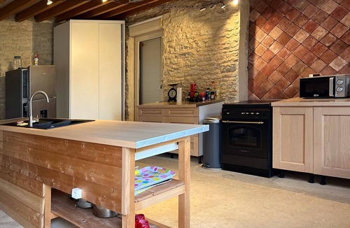 Sacy House | Longère bourguignonne 200 m2, swimming pool and 5800m2 fenced garden