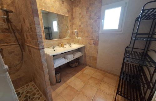 Beaumes-de-Venise Bed & Breakfast | Lou Bel Endre - Mas Evajade