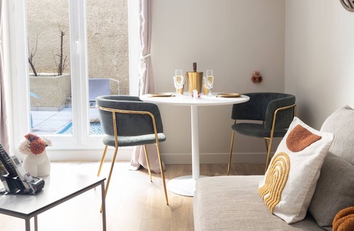 Bourg-les-Valence Apartment | Love & Bubbles Love Room Premium - Balneo - Sofa Tantra - Air conditioning - Valence