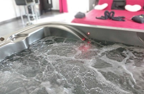 Damprichard House | Love Room : Chambre, Suite Avec Jacuzzi et Sauna Privatif