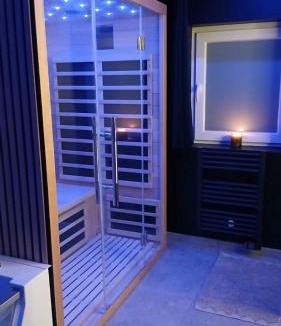 Betschdorf Apartment | Love room Saphir- Balnéo & Sauna Privés