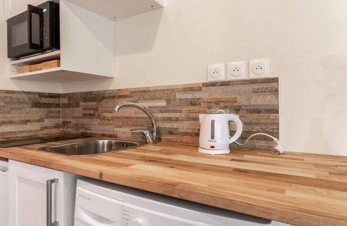 Villeneuve-le-Roi Apartment | Love Room with Jacuzzi, Le Saccard