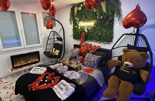 Choisy-le-Roi Apartment | Love room with spa 94