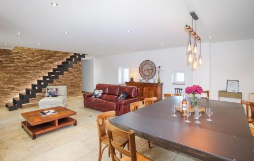 Donzere House | Lovely Home In Donzère With Kitchen