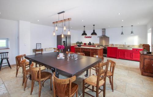 Donzere House | Lovely Home In Donzère With Kitchen