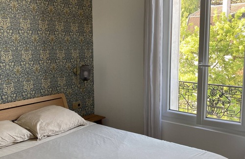 Bondy House | Lovely little home with terrace and garden only 15 minutes from Paris