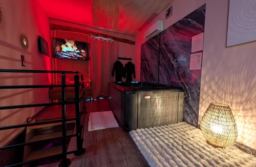 La Mure Apartment | Loveroom Romantique avec Spa et Secret Room - A proximité des Lacs - La Mure