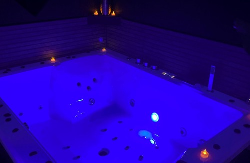 Port-sur-Saone Apartment | Lovers' Night ❤️Le golden cocoon ❤️Love room ❤️