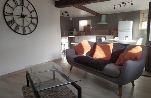 Saint-Antoine-l'Abbaye Apartment | Lumineux & familial au cœur de St Antoine l'Abbaye