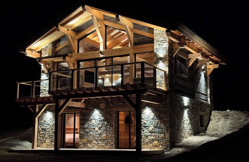 Saint-Pierre-dels-Forcats Ski Chalet | Luxury 115-square-meter chalet in a ski resort, ideal for two families (8–10 people)