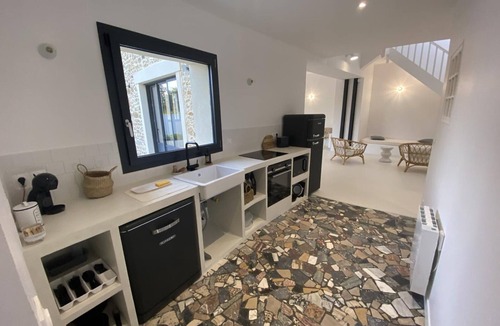 Senlisse Cottage | Luxurious 150m² Cottage with Fishing Pond in a 2-Hectare Park, Near Paris & Versailles
