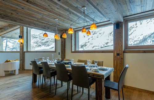 Val-d'Isere Apartment | Luxurious 5-Bedroom Chalet Apartment with Panoramic Mountain View, Wi-Fi, and Garage