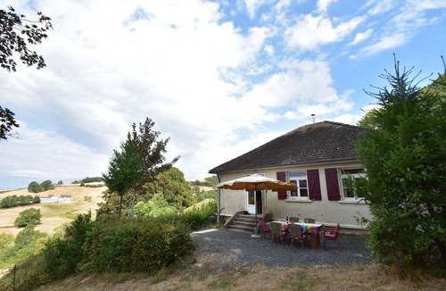 Cuzy House | Luxurious Holiday Home in Cuzy with Swimming Pool