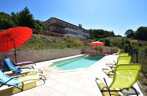 Cuzy House | Luxurious Holiday Home in Cuzy with Swimming Pool