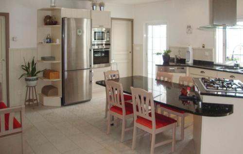 Arnaud-Guilhem House | Luxurious Home In Arnaud-Guilhem