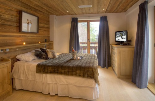 Chamonix-Mont-Blanc Ski Chalet | Luxury 6 bedroom chalet, spa, pool table, gym, walking distance to Chamonix