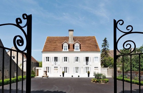 Saunieres House | Luxury. 6 suites, heated pool, sauna, hammam, fitness.