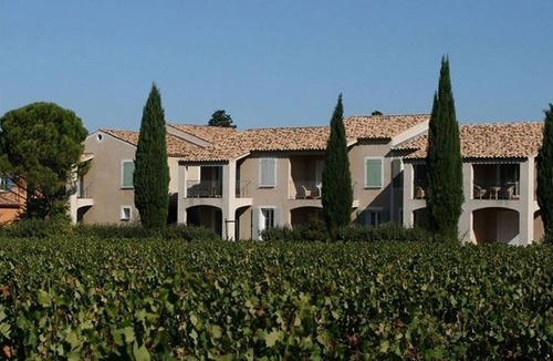 Sainte-Cecile-les-Vignes Apartment | Luxury Accommodation with a Pool in a Private Residence in a Provençal Village