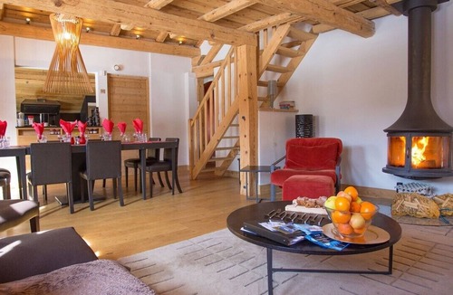 Meribel Centre Ski Chalet | Luxury Chalet - Meribel - Close to Ski Slopes - Hot tub