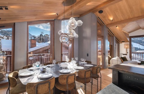 Courchevel Ski Chalet | Luxury chalet with jacuzzi and panoramic views in Courchevel 1650
