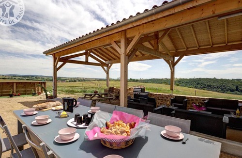 Pinay Cottage | Luxury cottage with spa, sauna, and pool, pets allowed