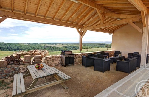 Pinay Cottage | Luxury cottage with spa, sauna, and pool, pets allowed