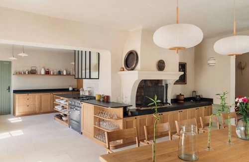 Villes-sur-Auzon Apartment | Luxury Provençal house – Pool, nature & spa