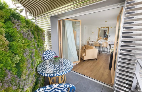 Bagneux Apartment | Luxury Suite 10 Minutes from Paris - Private Sauna, Cinema & Premium Experiences