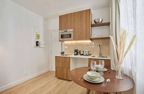 Saint-Fargeau Apartment | Luxury Suite in the Center of Paris