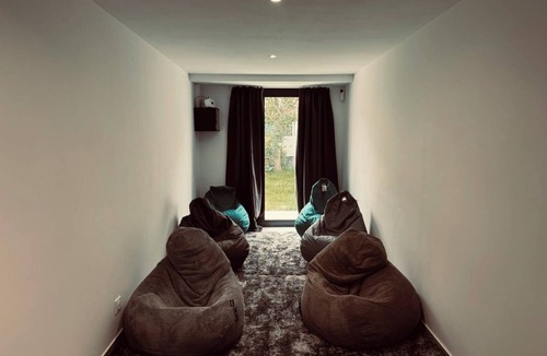 Antony Villa | Luxury Villa Near Paris 6 Private Suites Cinema Room Fireplace Sleeps 10+