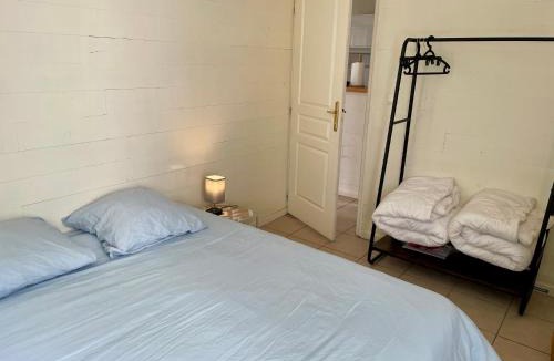 Imphy Apartment | M2 Parking Wifi 1 à 3 pers 1 chambre, 1 lit 1 Canapé lit Réduc Semaine ou Mois, Velo