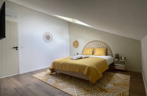 Sainte-Genevieve-des-Bois Bed & Breakfast | Ma Belle Conciergerie - Isis Room
