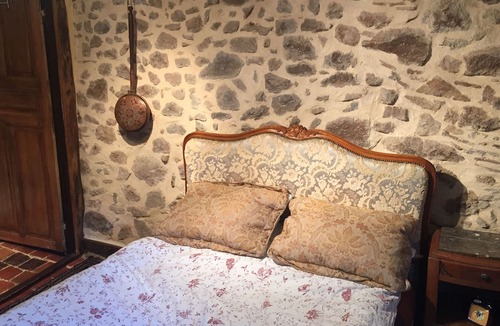 Semur-en-Auxois Cottage | Magical Tower Views, Garden Patio, Steps to Historical Town Centre, Kids OK