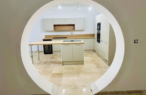 Saint-Didier Villa | Magnificent New Villa in Saint-Didier with Pisicne