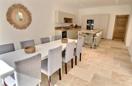 Saint-Didier Villa | Magnificent New Villa in Saint-Didier with Pisicne