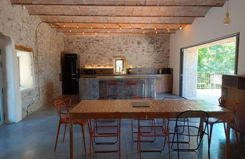 Vinezac House | Magnificent renovated farmhouse sleeps 9/11