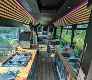 Saint-Usage Other | Magnifique bus insolite avec jacuzzi