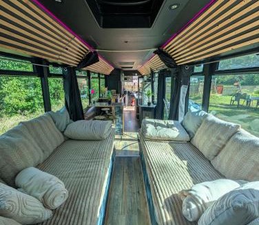 Saint-Usage Other | Magnifique bus insolite avec jacuzzi