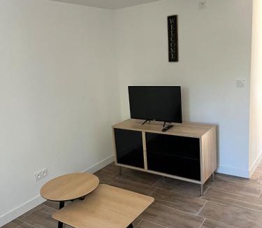 Montceau-les-Mines House | Maison 2 chambres, climatisée avec cour privative